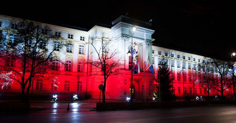 ملف:Gmach KPRM, grudzień 2015.jpg