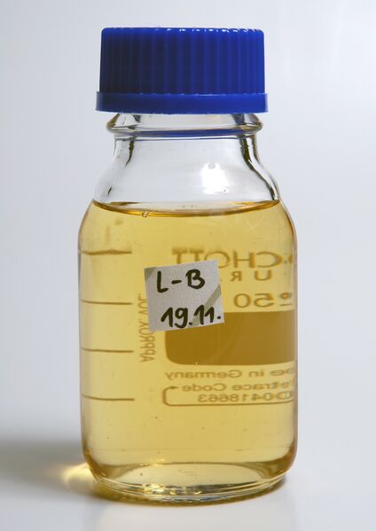 ملف:LB luquid medium bottle-01.jpg