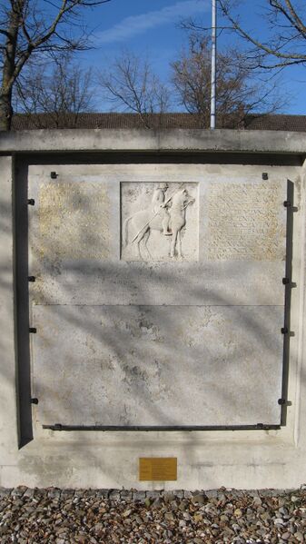 ملف:1. SSR Denkmal Mitte.jpg