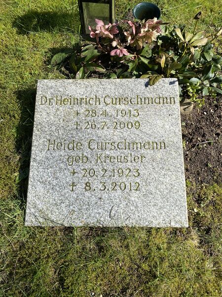 ملف:Grabstätte Heinrich Curschmann.jpg