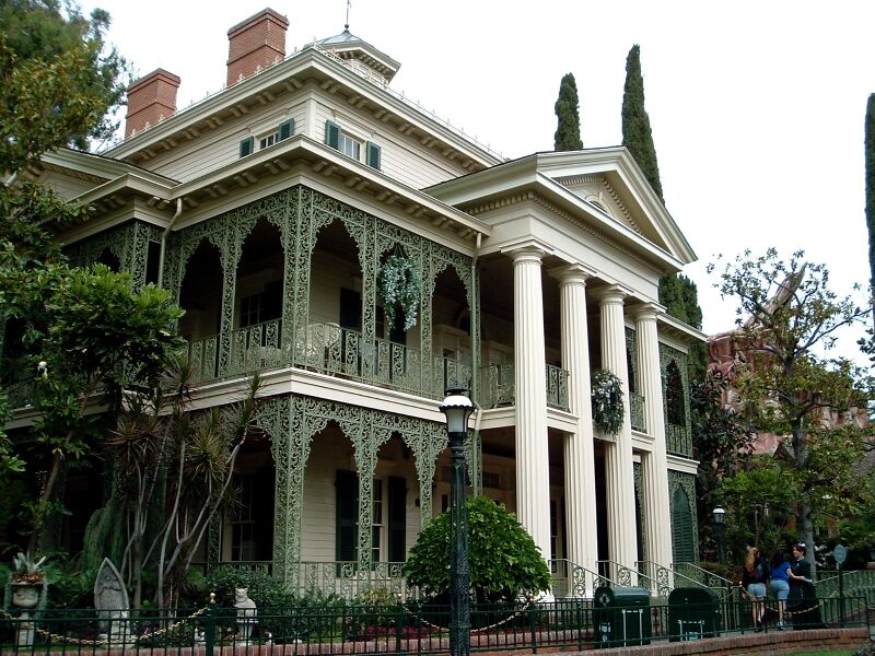ملف:Haunted Mansion Exterior.JPG