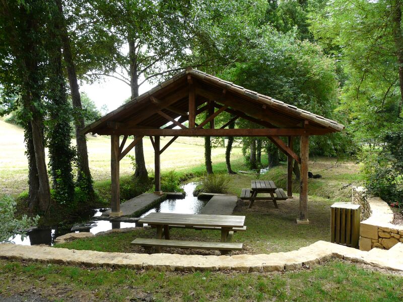 ملف:Lavoir Saint-Jean-d'Eyraud.JPG