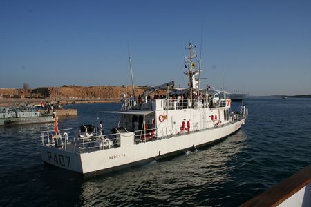 السفينة البحرية الإيطالية Vedetta. سفن وحدة دورية السواحل تعمل كمخافر مراقبة متحركة في خليج العقبة.