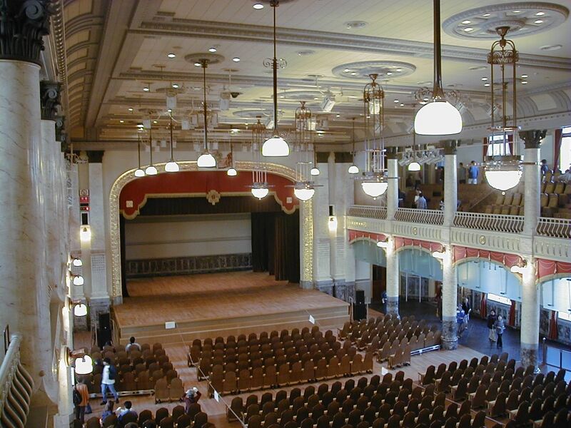 ملف:Osakashi Chuo Kokaido-Hall-20021027.JPG