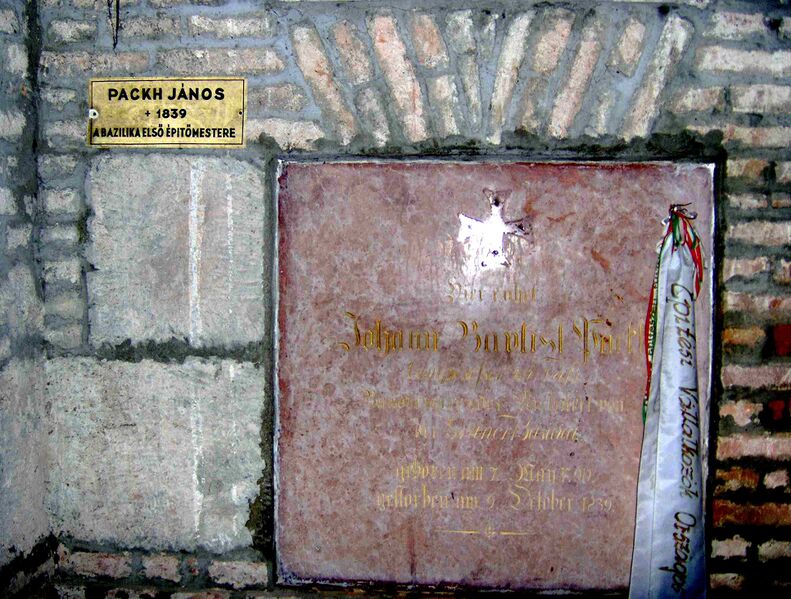 ملف:PACKH JÁNOS SÍRJA.JPG