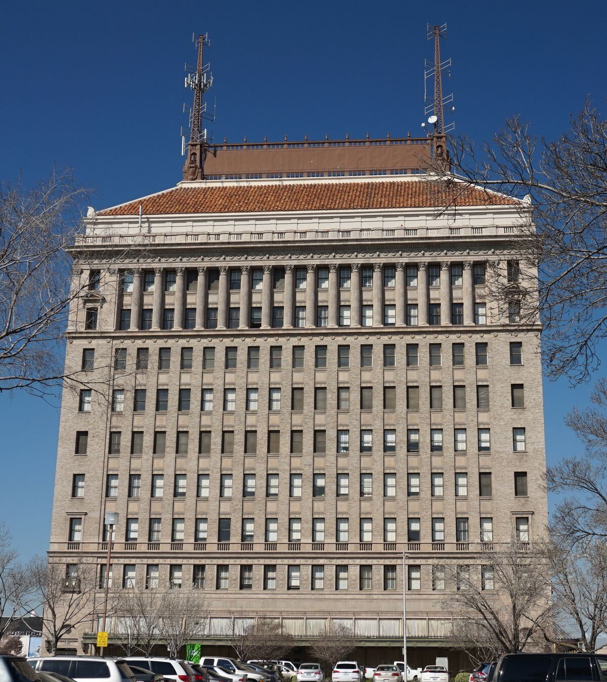 ملفThe Grand 1401, Fresno, CA (cropped).JPG المعرفة