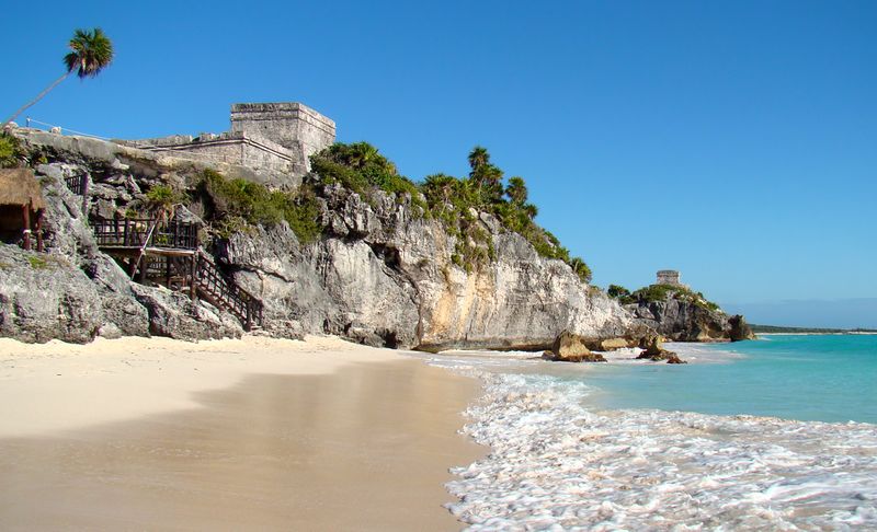 ملف:Tulum-Seaside-2010.jpg