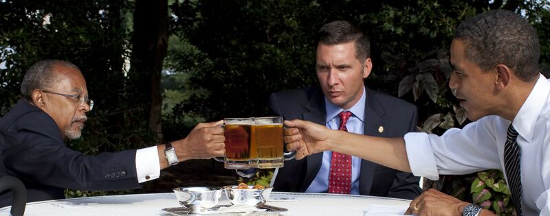 ملف:Beer summit cheers.jpg