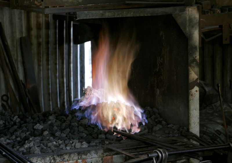 ملف:Blacksmiths fire.jpg