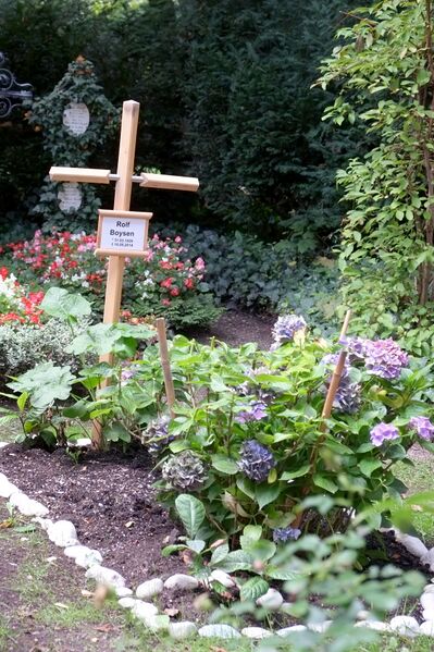 ملف:Friedhof Bogenhausen Rolf Boysen3604.JPG