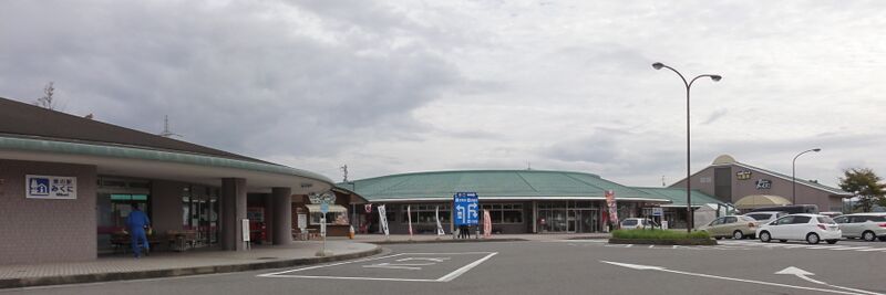 ملف:Road to station Mikuni.JPG