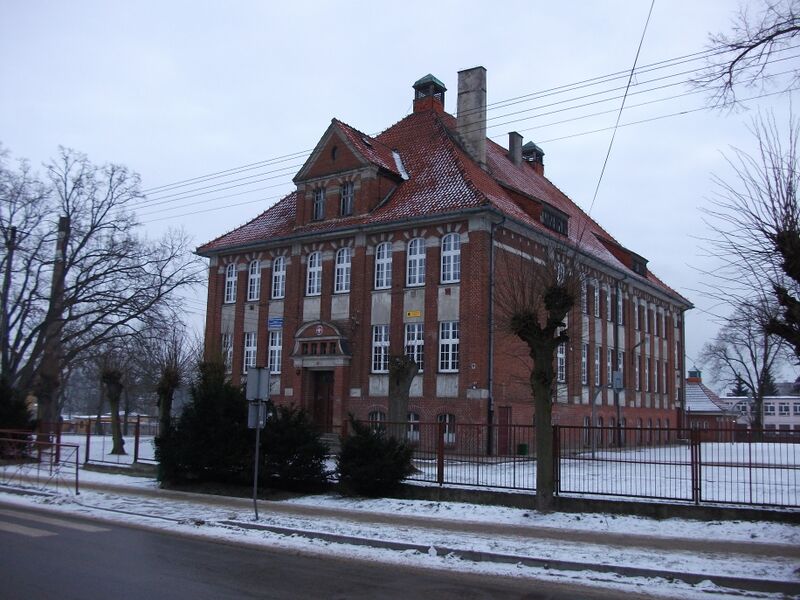 ملف:Szkoła Kisielice.jpg