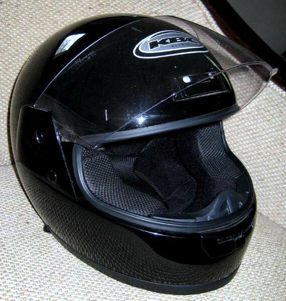 ملف:BlackFullCoverageMotorcycleHelmet.jpg