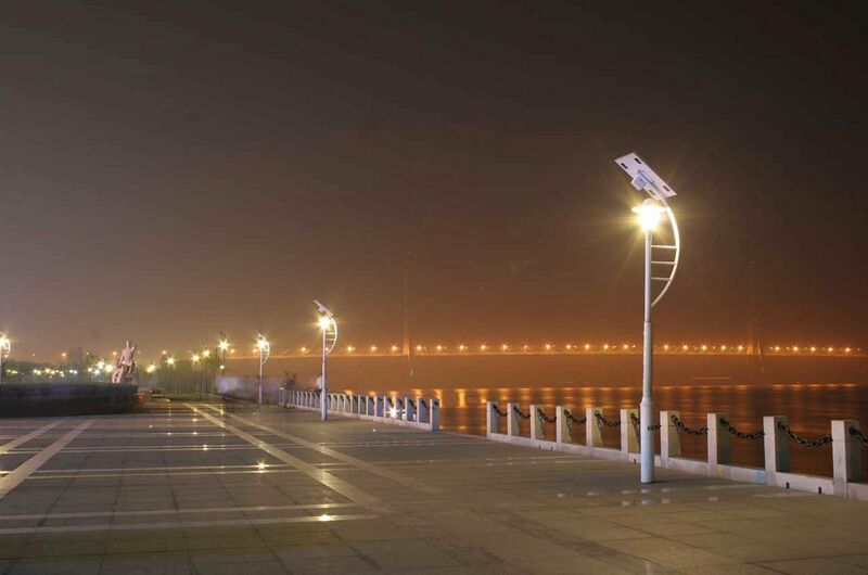 ملف:Eclairage autonome solaire IMEXLAMP.jpg