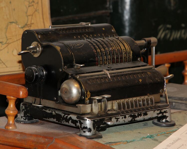 ملف:Facit mechanical calculator.JPG