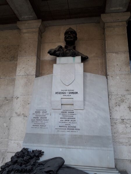 ملف:Loran Hegedus grave.jpg