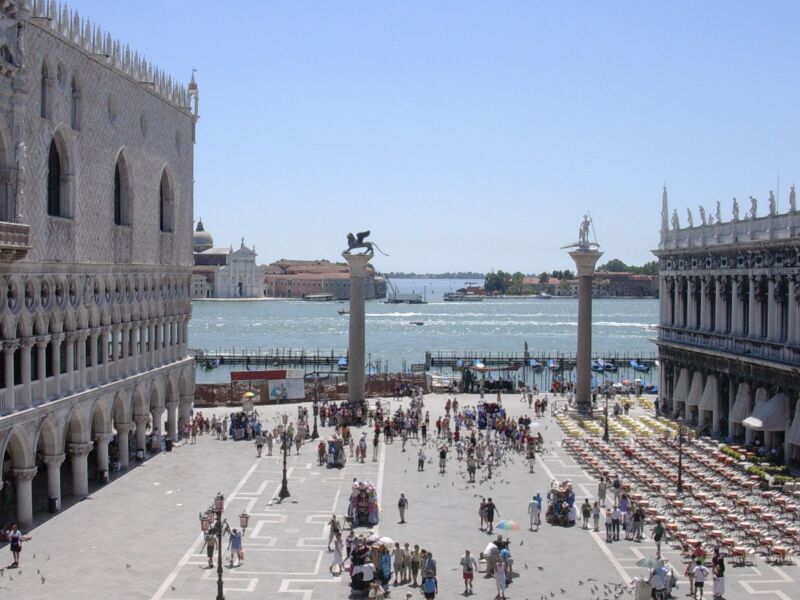 ملف:Venezia piazza s.Marco 2.JPG