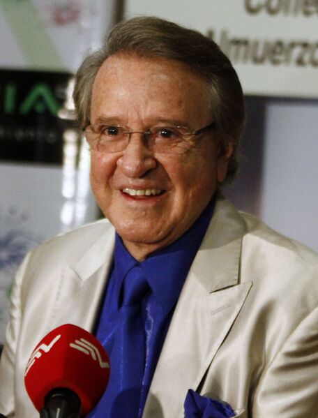 ملف:Carlos Villagrán (cropped).jpg