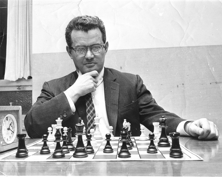 ملف:Dad at Chess.tif