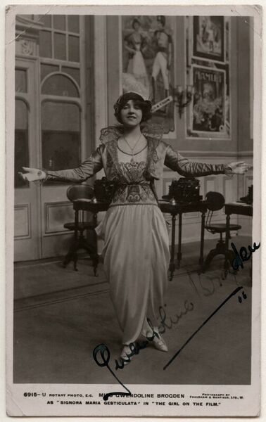 ملف:Gwendoline-Brogden-as-Signora-Maria-Gesticulata-in-The-Girl-on-the-Film.jpg