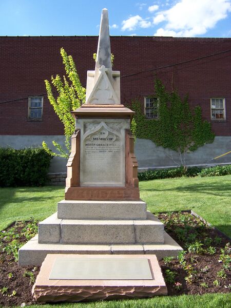 ملف:HeberCKimballGraveSouth.jpg