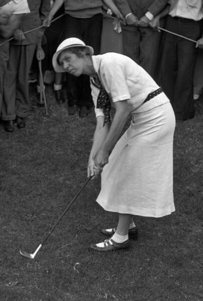 ملف:Joyce Wethered, 1935.jpg