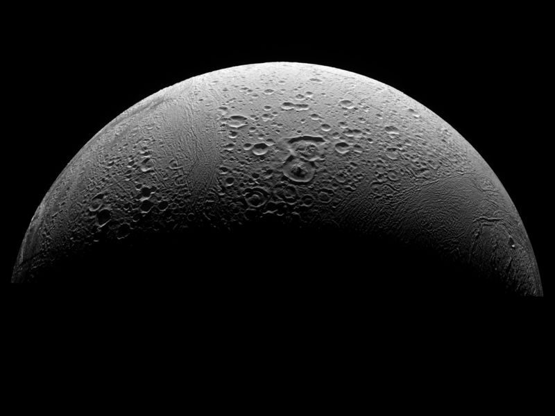 ملف:PIA08409 North Polar Region of Enceladus.jpg