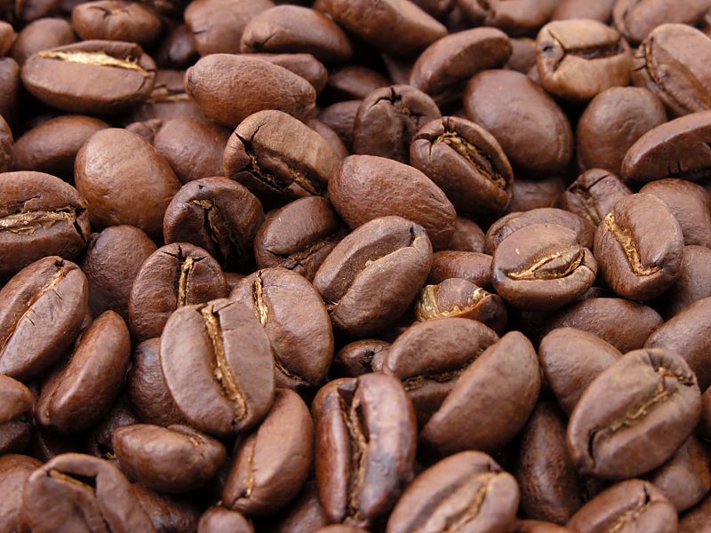 ملف:Roasted coffee beans.jpg
