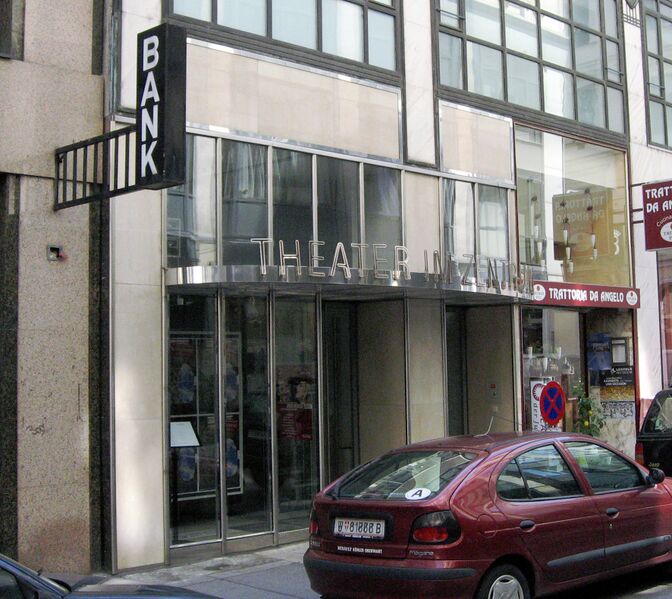 ملف:Wien Theater im Zentrum.jpg