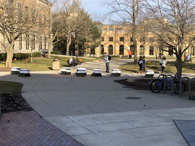 ملف:Autonomous Delivery Vehicle Pileup.jpg