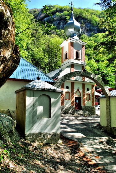 ملف:Biserica Manastirii Calugara.jpg