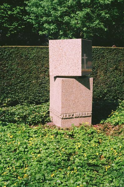 ملف:Cemetery Karlsruhe Rüppurr 2.jpg