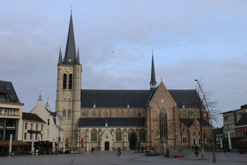 ملف:Geel Parochiekerk Sint-Amands 02.jpg