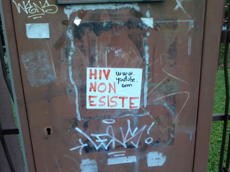ملف:HIV-non-esiste.jpg