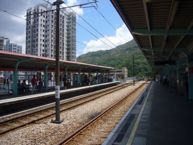 ملف:LRT Pui To Stop.JPG