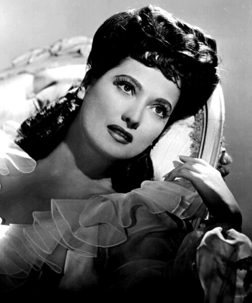 ملف:Merle Oberon-publicity.JPG