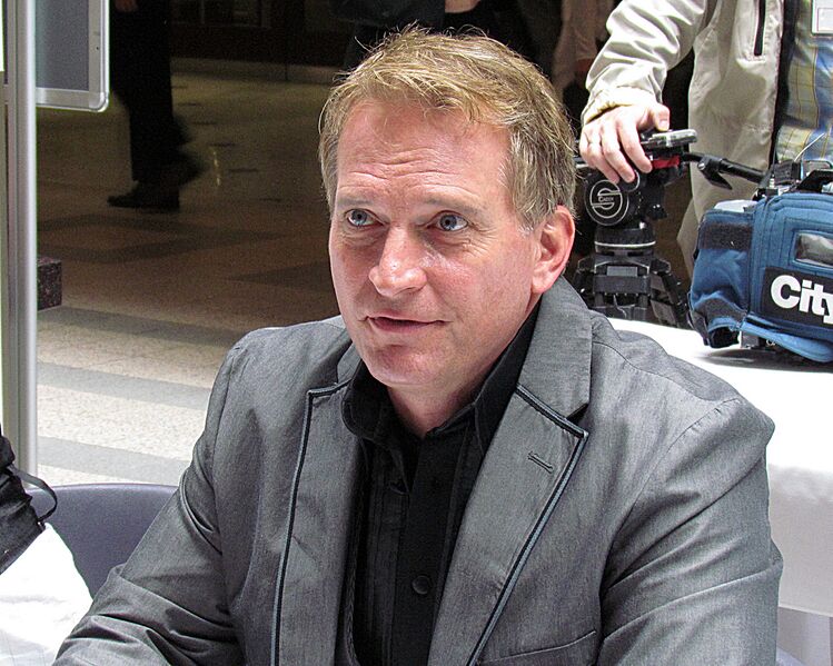 ملف:Rex Smith signing autographs.jpg
