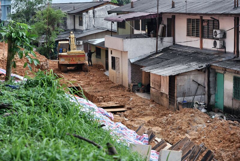 ملف:Apartment Beringin (8599460651).jpg