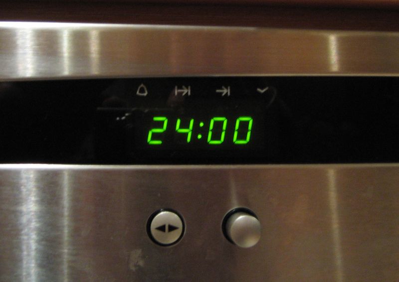 ملف:Clock showing 24 00.JPG