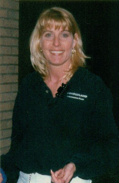 ملف:Lori Fullington.jpg