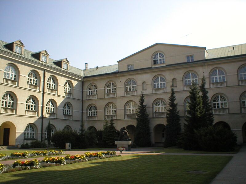 ملف:Lublin,kul,courtyard1.JPG