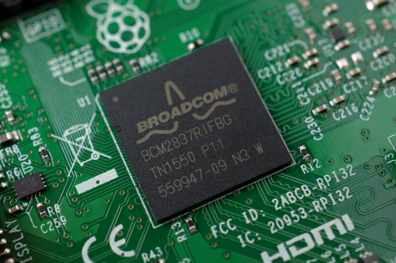 ملف:Raspberry Pi 3 (24986543980).png