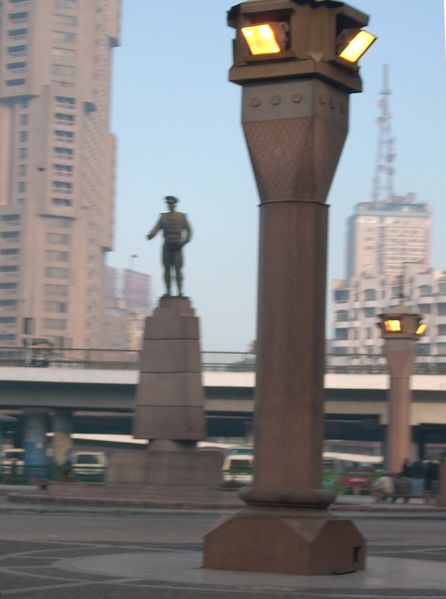 ملف:Abdul Moneim Reyad Statue- Tahrir square -Cairo.jpg