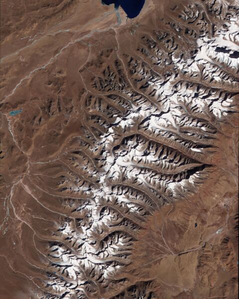 ملف:Glacier-capped Mountains in Tibet.jpg