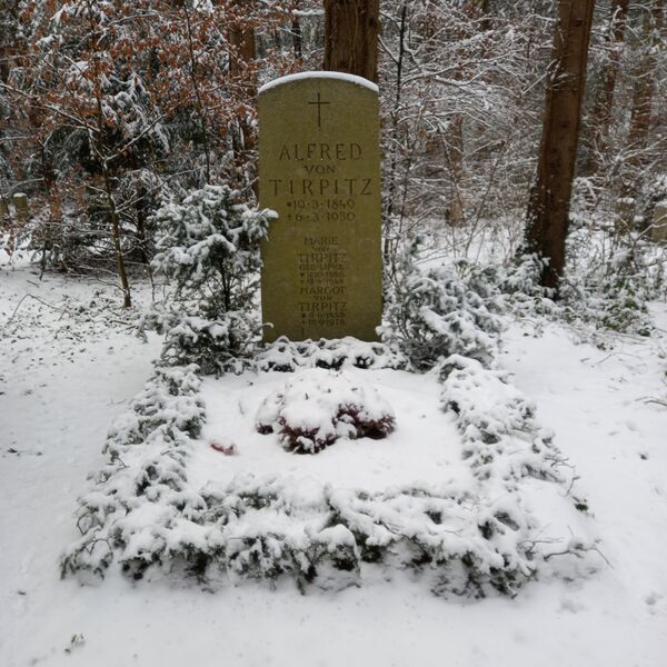 ملف:Grab Alfred von Tirpitz.jpg