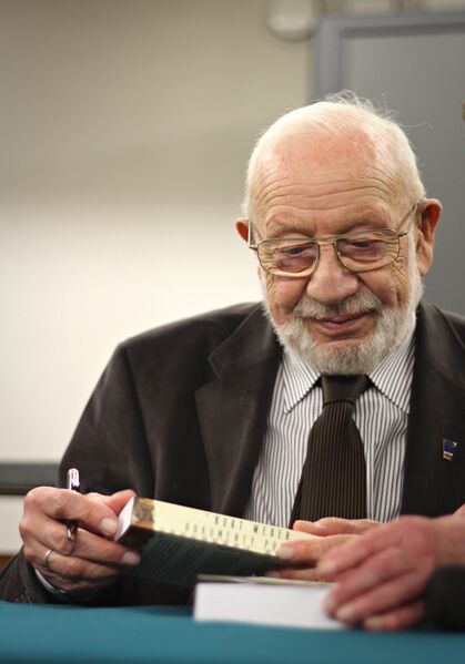 ملف:Kurt Weber by Vetulani.JPG