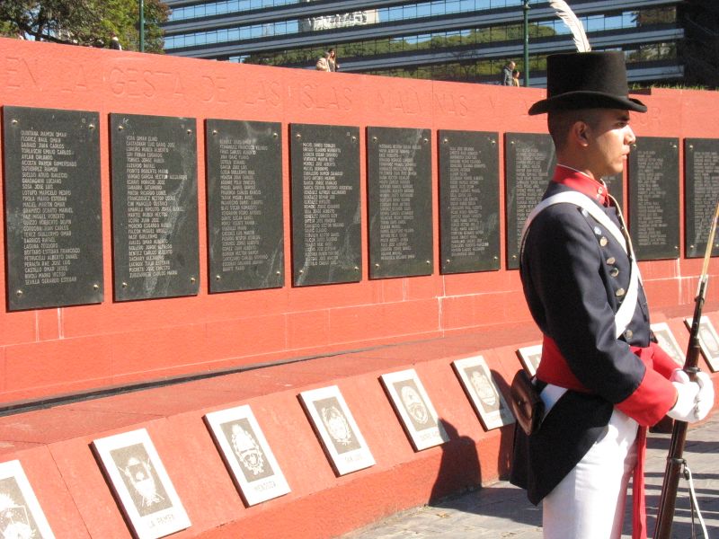 ملف:Malvimasmemorial.jpg