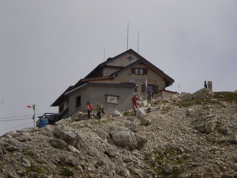 ملف:Rifugio Nuvolau Dolomiti.JPG