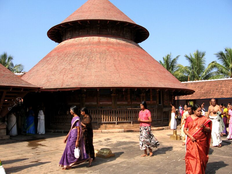 ملف:ക്ഷേത്രം ശ്രീകോവിൽ.jpg