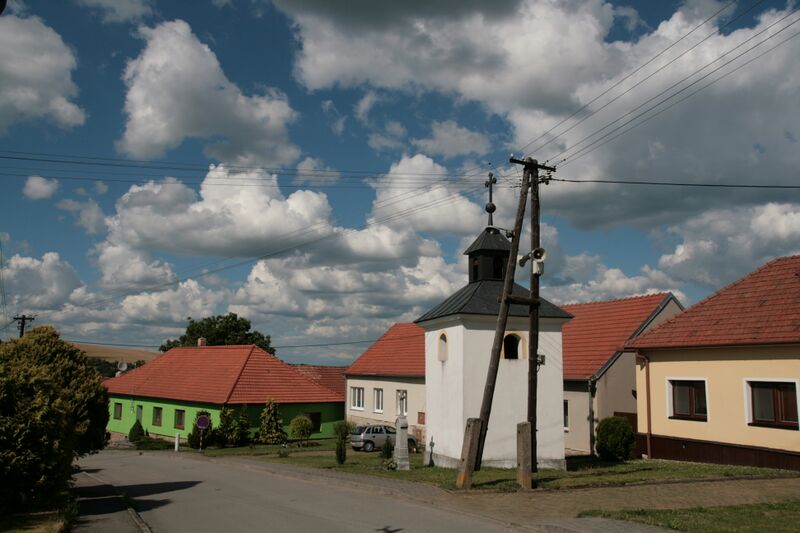 ملف:Brťov-Jeneč, Jeneč, zvonice (6444).jpg